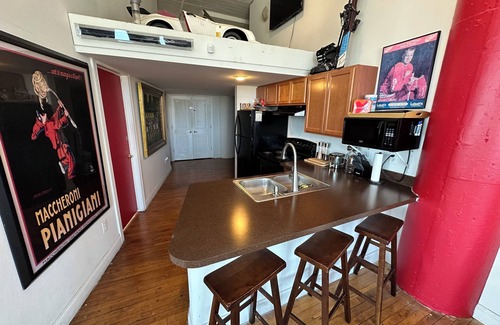 Detroit Apartment | Historic Gem w/Iconic Views!