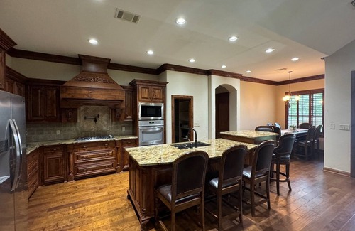 Grapevine House | Historic Grapevine 3-bedroom house 4 minutes walk to Historic main street.