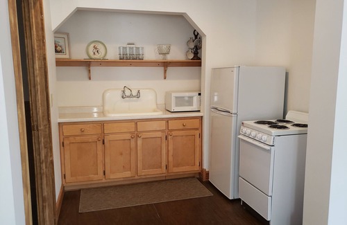 Bartlett House | Historic Hardware Inn with River Views: Suite 103