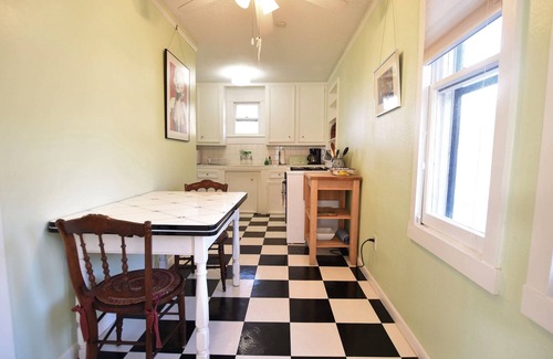 Greater Heights Apartment | Historic Heights Carriage House Apartment