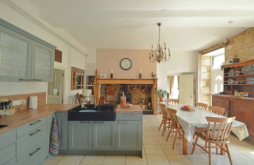 Saint-Medard-d'Excideuil Villa | Historic Holiday Villa with pool, walking distance to the restaurants and shops of Excideuil