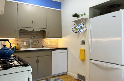 Northfield Cottage | Historic Home By Carleton College; Perfect for Visiting Families & Faculty