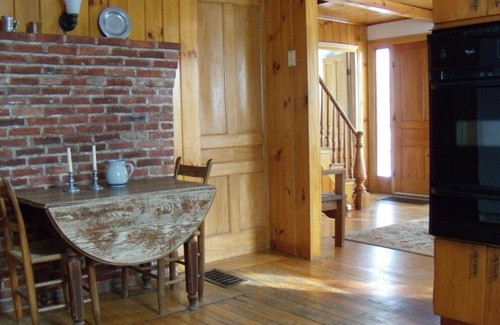 Waterbury Center House | Historic home in Vermont Ski Country