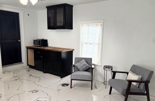 College Station House | Historic Home, Newly Renovated, Walk to Legends, Pet Friendly