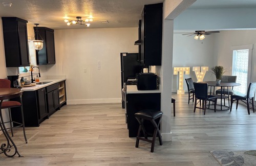 College Station House | Historic Home, Newly Renovated, Walk to Legends, Pet Friendly