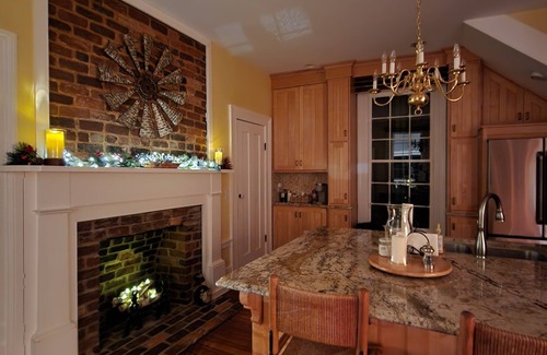 Milton House | Historic home, Sleeps 10, VIR 2 miles,Hyco lake 8 mi., Fire Pit, Historic Milton