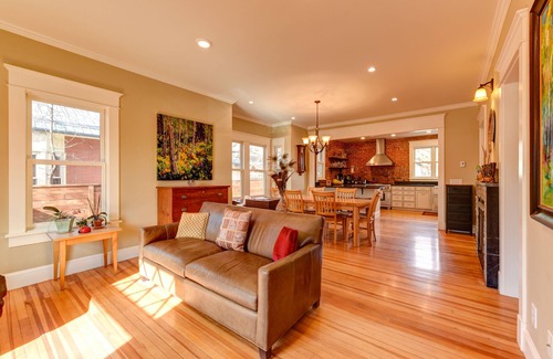 Whittier House | Historic Home, Stroll to Pearl, Lrg Private Yard