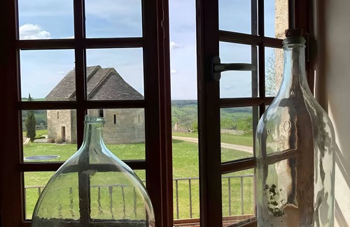 Salmaise House | Historic house with view