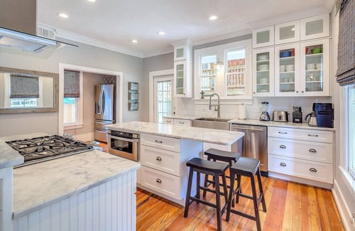 Downtown Historic District House | 💲Historic Lady💲2 Block Stroll to DT- 3Mi to Beach - Optional Guesthouse