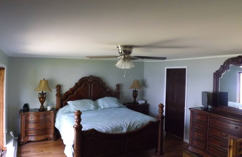 Deer River Cabin | Historic lakefront lodge with full bar, sauna, private boat ramp