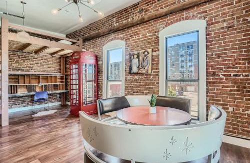 Ballpark Apartment | Historic Loft in Ballpark 30 Day Stay Sleeps 4