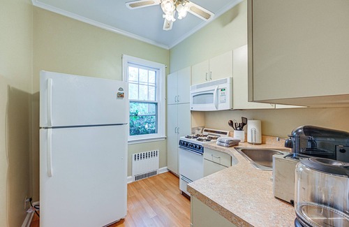 Mamaroneck Apartment | Historic Mamaroneck Guest House - Walk to Harbor!