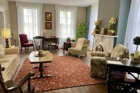 Attica House | Historic McDonald Airbnb