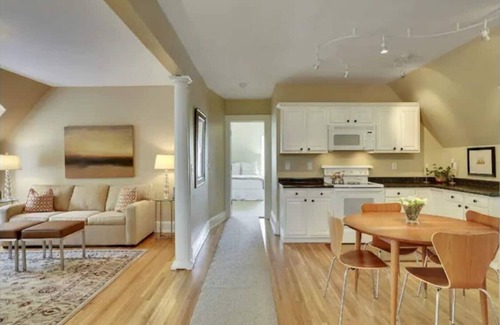 Whittier Apartment | Historic Minneapolis Mansion- 3rd floor apartment
