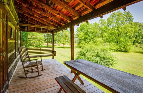 Drifting House | Historic Morrisdale Area Cabin with Deck and Fireplace
