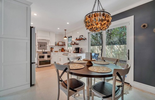Olde Town House | Historic Old Town + Modern 4 BR Retreat + Fire Pit