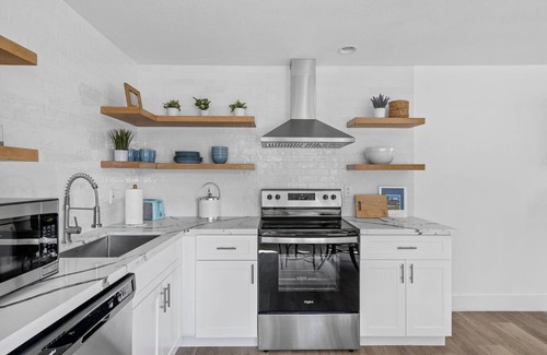 Captiva Cottage | Historic PO Cottage Garden Suite Steps to Beach - Casual Lux Décor - Jensen's "On the Gulf" 6