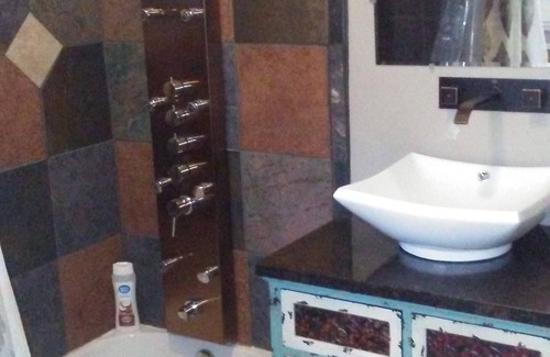Dubuque Bed & Breakfast | Historic, quiet, elegant, mix of modern & original