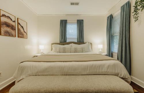 East Memphis House | Historic Revival King Bed Liberty Bowl Memphis 895