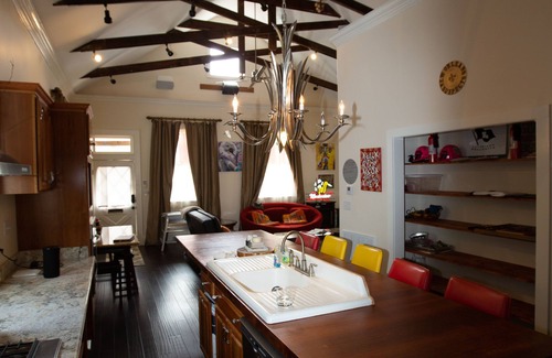 Leonidas House | Historic Riverbend Cottage: Highly walkable neighborhood, 2 blocks to streetcar!