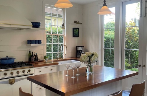 South of Broad House | Historic "South of Broad" home with off street parking