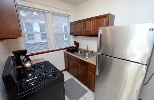Southwest Garden Apartment | Historic Southwest Gardens Neighborhood, Convenient To Everything, King Bed 1W