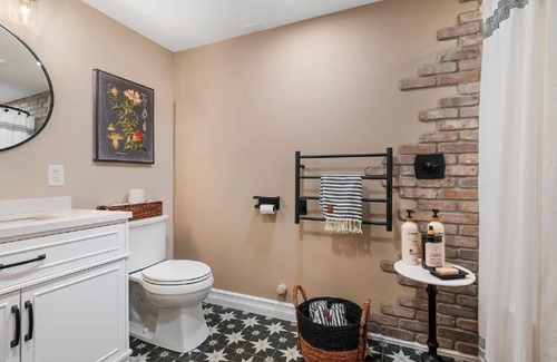Snohomish House | Historic Speak Easy Wine Cellar and Movie Theatre Guest Room