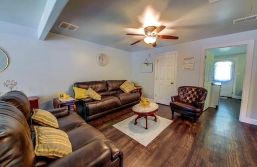 Brighton House | Historic Town Square Bungalow in heart of Brighton