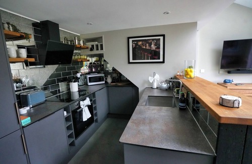 Tring House | Historic Tring 2 Story Flat on High Street