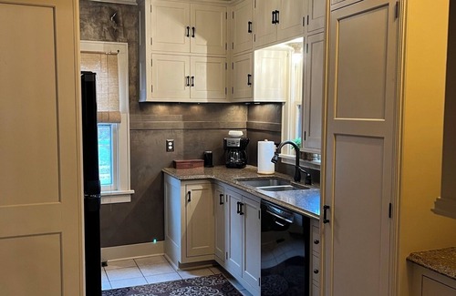 Sioux Falls House | Historic Twin Tudors Inn Northwest Room (KP1400NW)