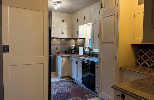 Sioux Falls House | Historic Twin Tudors Inn Southeast Room (KP1400SE)