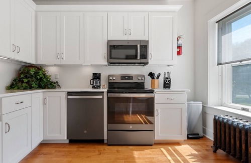 De Pere Apartment | Historic two bedroom 2nd floor unit in a quiet De Pere neighborhood