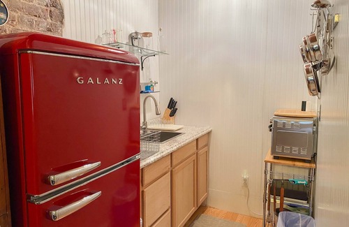 New Kent Bed & Breakfast | Historic Vaiden House, c.1781, on 8 acres: Modern Amenities with Old World Charm