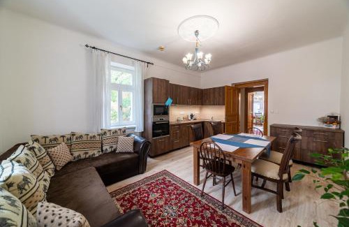 Strasnice Apartment | Historic Villa Apartments
