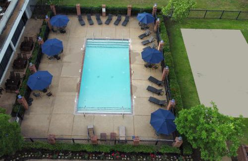 Olive Branch Hotel | Historic Whispering Woods Hotel & Conference Center