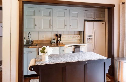 Brownstown Apartment | Historic, Yet Modern Carriage House Loft Apartment Nestled In Lancaster County.