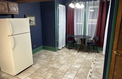 Olean Apartment | Historical District Getaway [Upper]