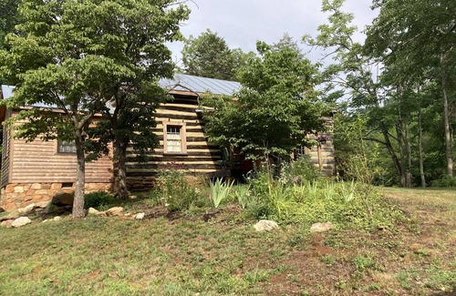 Clifford Cabin | Historical Dogtrot Chestnut Log Cabin.
