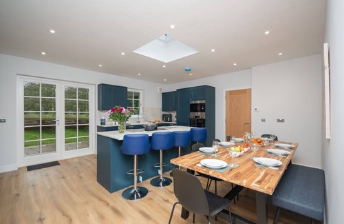 Dunblane House | Historical Holmehill Lodge - a family friendly home for get togethers!