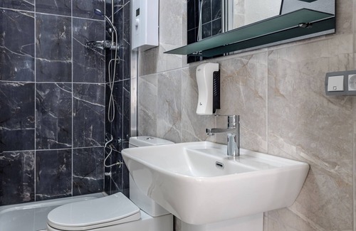 Rasimpasa House | Historical Hotel Room w Garden Near Kadikoy Square