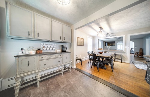 Cambridge Springs House | Historical Magnesia Springs Home, Near Kayaking!