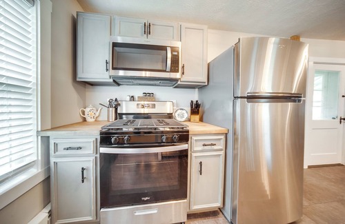 Cambridge Springs Cottage | Historical Magnesia Springs Home, Near Kayaking!