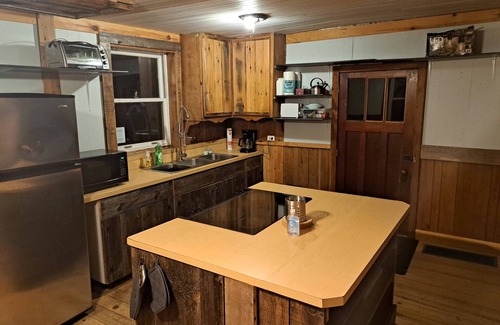 Eganville Cabin | Historical Square Timber Home right at the heart of Snow Country