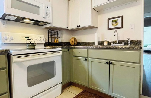 Uniontown Apartment | Historically Charming 2 bedroom Apartment in the heart of Uniontown