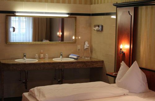 Schloßlein Hotel | Historik Hotel Goldener Hirsch Rothenburg