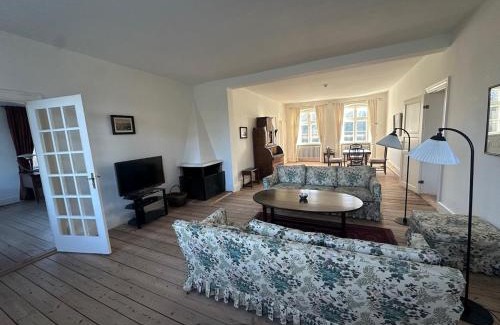 Holmegaard Villa | Historiske omgivelser, Forpagterbolig
