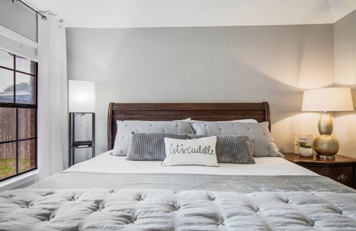 Northeast Carrollton House | House ∙ 3 bedrooms ∙ 8 guests