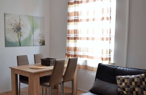 Oberbilk Apartment | HÖ01 large apartment with dryer and washing machine