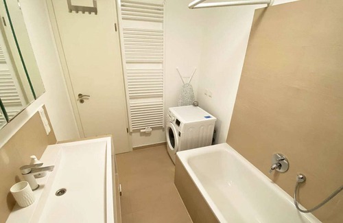 Kelkheim Apartment | HÖ01 large apartment with dryer and washing machine