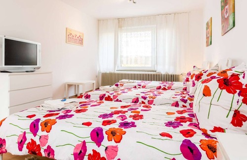 Rhein-Erft-Kreis District Apartment | HÖ01 large apartment with dryer and washing machine